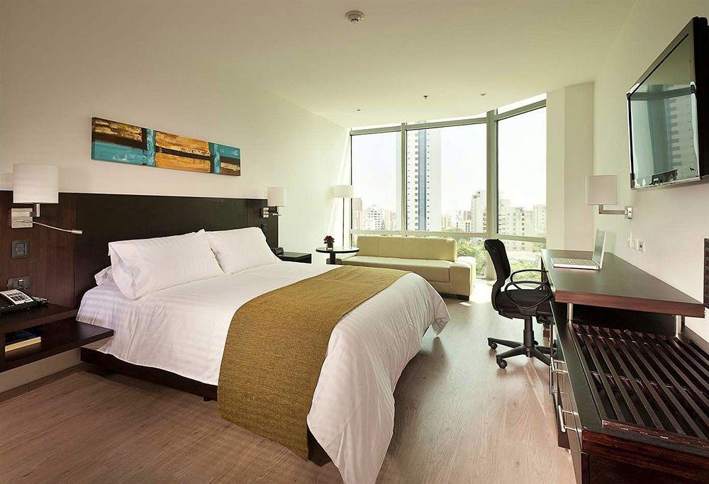 Nh Collection Royal Smartsuites 4*